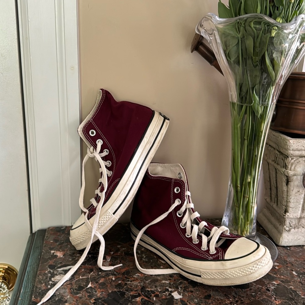 Converse High Tops. Burgundy. Chuck Taylor  W 9 1/2.  Look fantastic.